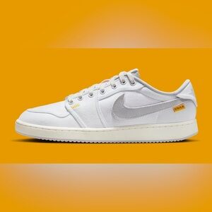 The Nike Union LA x Air Jordan 1 KO Low w/ interchangeable swooshes. M. 7 W. 8.5